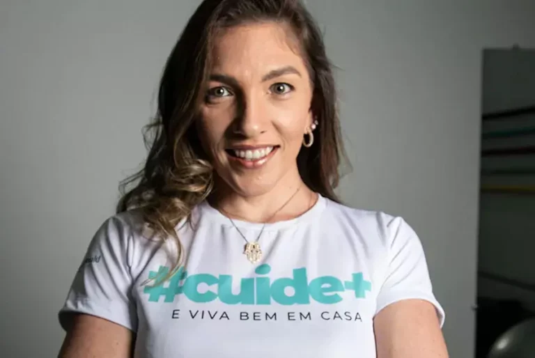 Imagem da Erika Grunvald com camisa do programa Cuide +